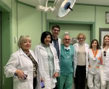 Некоторые участники теоретико-практических интенсивных курсов, индивидуально или в очень небольших группах, на электромагнитной кафедре д-ра Арнода