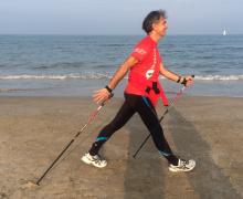 18.10.2014 Nel pomeriggio, dopo il meeting, gli istruttori di Nordic Walking Monica Deiana e Stefano Fazion eseguono a Rimini una dimostrazione in riva al mare