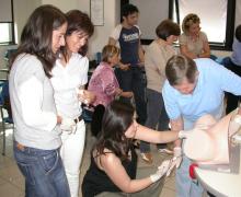 17.05.2009 Alcuni momenti del corso teorico-pratico sull'utilizzo della ventosa ostetrica da parte del Prof. Aldo Vacca in caso di emergenza in sala parto