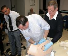 18.10.2010 Alcuni momenti del corso teorico-pratico sull'utilizzo della ventosa ostetrica da parte del Prof. Aldo Vacca in caso di emergenza in sala parto
