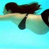 CHILDBIRTH PREPARATION COURSES IN THE POOL